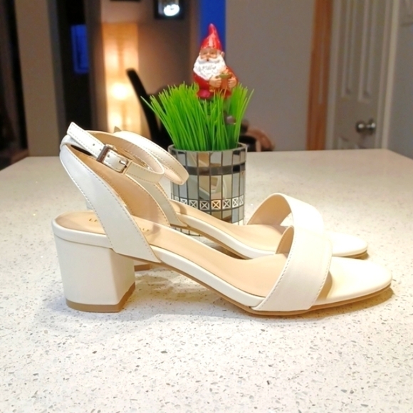 LE Chateau White Sandals - Picture 5 of 10